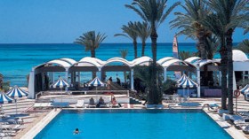 الجزائري يصرف 500 دولار أسبوعيا في تونس!