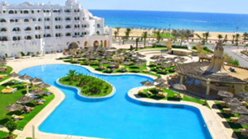 سكان الكاف يحرقون فنادق الرذيلة وتعاطي الخمور