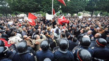 Nouvelle manifestation antigouvernementale à Tunis