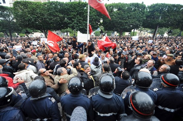 Nouvelle manifestation antigouvernementale à Tunis