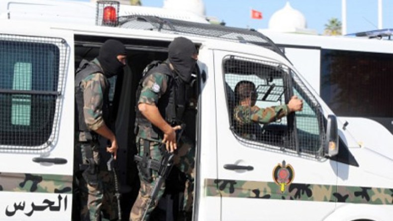 تونس: مقتل مدني  وثلاثة من أعوان الشرطة على يد مسلحين