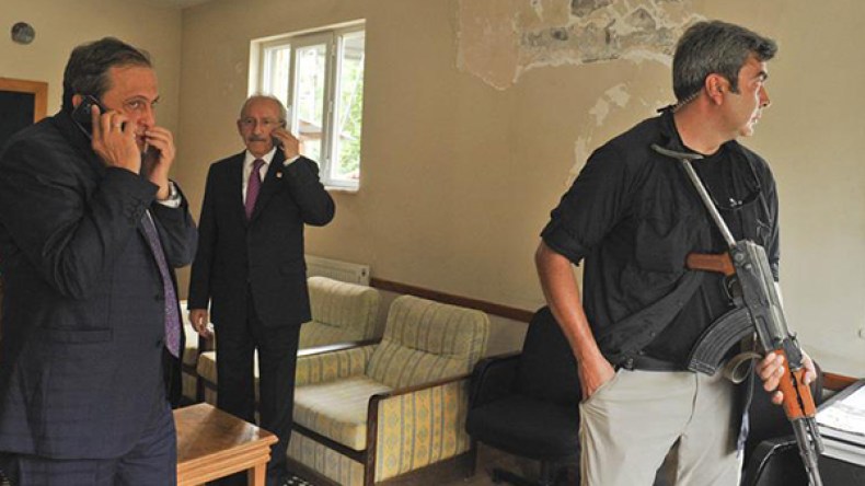 زعيم حزب المعارضة التركية ينجو من محاولة اغتيال