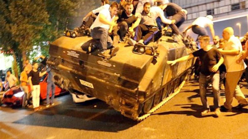 لهذه الأسباب فشل الإنقلاب ضد أردوغان