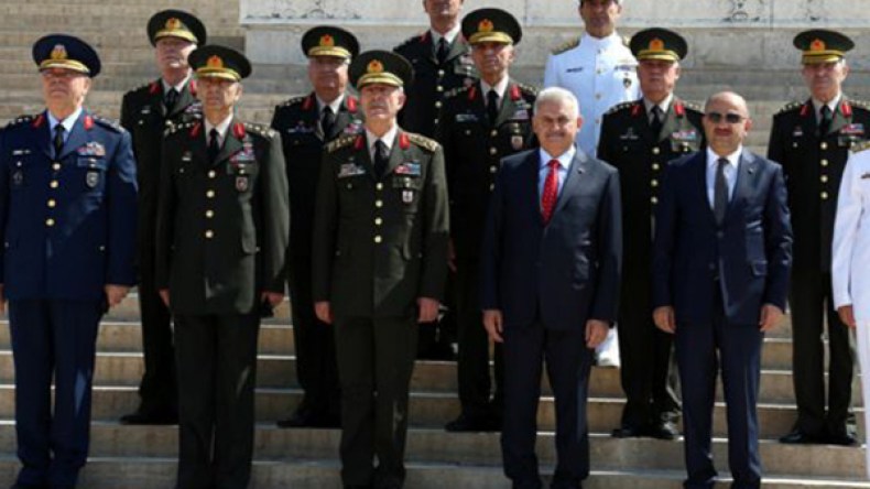 ترقية 99 عقيدا في الجيش التركي إلى رتبة جنرال