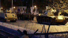 احتفالات في دمشق بعد تقارير عن انقلاب عسكري بتركيا