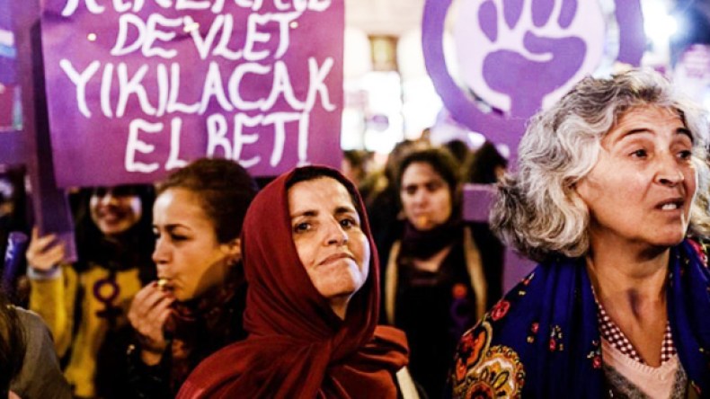 إسطنبول.. احتجاجات تندد بالعنف ضد المرأة