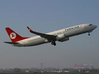 Mogadiscio: une aile d’avion de Turkish Airlines touche la piste à l’atterrissage