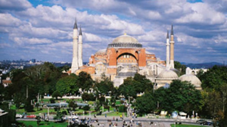 عصابة تركية تعتدي على تاجر جزائري باسطنبول وتسلبه أمواله