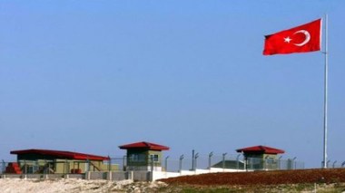 Un général syrien fait défection et passe en Turquie