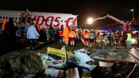Un avion se brise en trois en Turquie: 3 morts et 179 personnes blessées