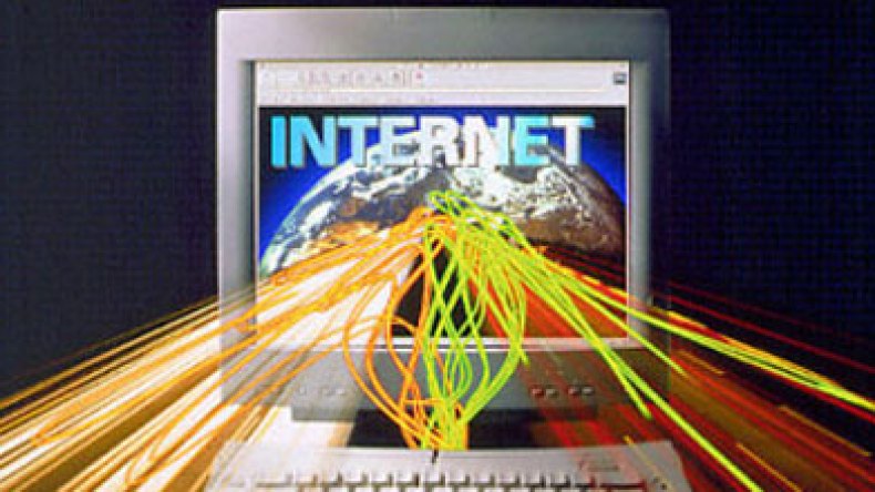 شاب جزائري يفتح قناة تلفزيونية على الانترنت ويطلق عليها اسم النصرة الهادفة