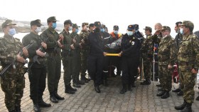 وزارة الدفاع تعلن العثور على جثماني الطيارين المفقودين