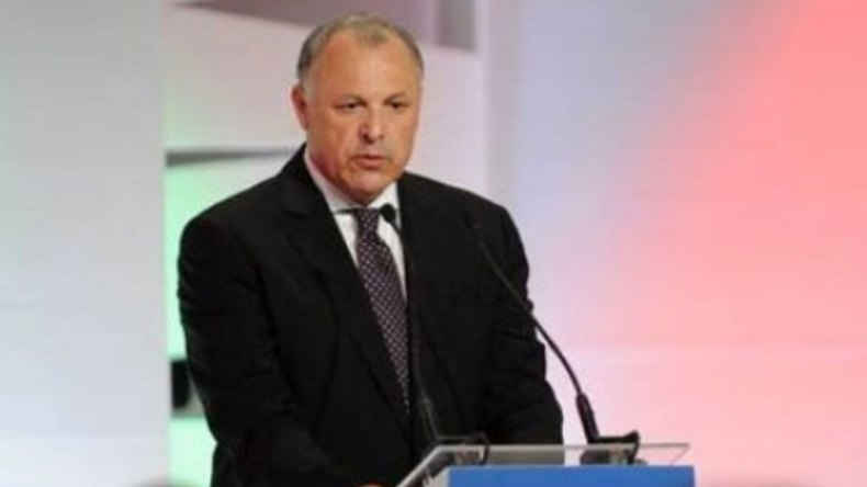 استقالة رئيس اتحاد الكرة المصري وتنحية مدرب المنتخب