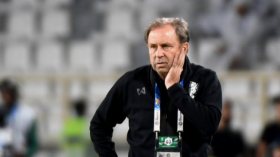 إقالة المدرب الأسبق لـ “الخضر”