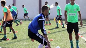 طاقم تحكيم غامبي لإدارة مباراة الخضر والغابون