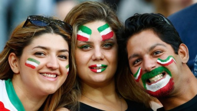 عقوبات صارمة ضد لاعبي إيران الذين يلتقطون صورا مع الفتيات