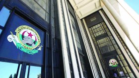 تجميد الحسابات البنكية للاتحاد الولائي للجزائر