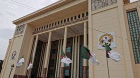 أزمة مالية تعصف بـ25 فرعا صناعيا وترهن “خبزة” 50 ألف جزائري!