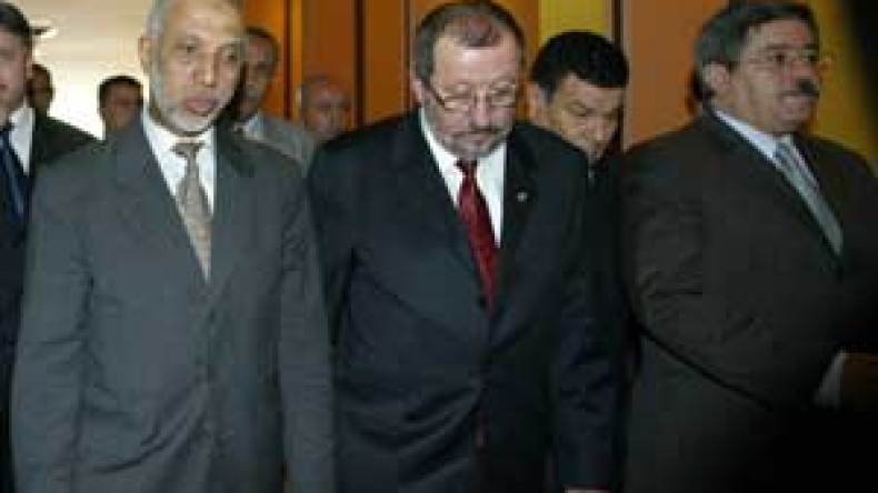 “المركزية النقابية نجحت في التوفيق بين مطالب العمال والحوار مع السلطات”