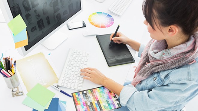 خريجو جامعات حقّقوا “الثراء” خلف شاشة الكمبيوتر!