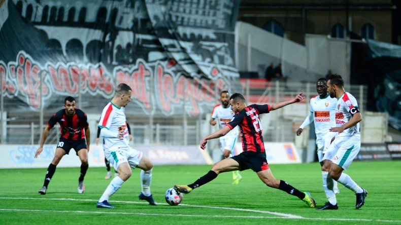 عقوبة بِسبب الشماريخ في مدرجات شاغرة!