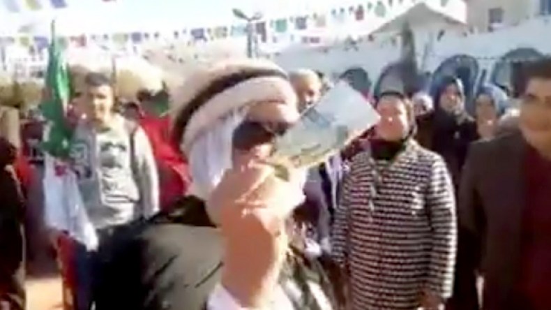 قصبة.. “تبراح” ورقص وسط الحرم الجامعي لأم البواقي