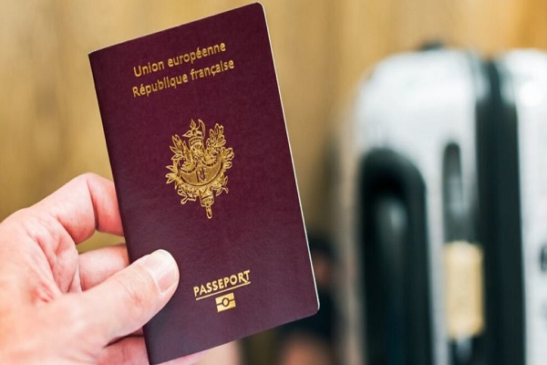 Paris: Un Algérien sans-papiers régularisé après un «acte héroïque»