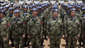 عباس يطالب بالقوات الدولية وحماس تتوعدها بالحرب