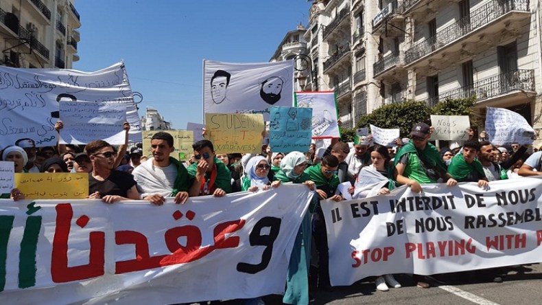 آلاف الطلبة يحتجون في الثلاثاء الـ14 من الحراك
