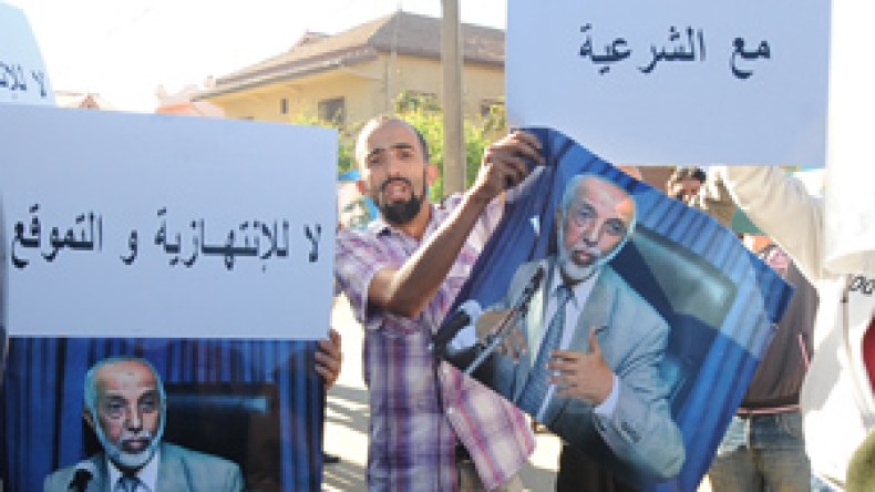 نجل بلخادم على خطى سيف الإسلام