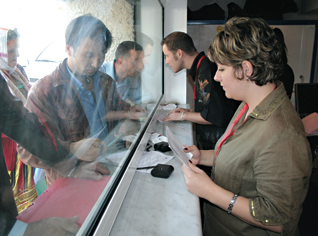 Ministerâ€™s son swindles thousands of Algerians promising them Schengen visas