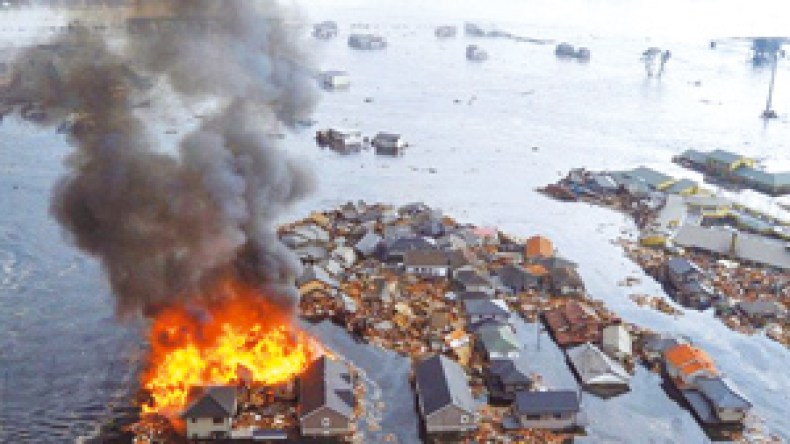 مئات القتلى في أعنف تسونامي يضرب اليابان