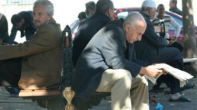 ‮”‬موتى‭-‬قاعدون‮”‬‭ ‬يُسيطرون‭ ‬على‭ ‬آلاف‭ ‬المناصب‭ ‬ويرفضون‭ ‬التقاعد‭  ‬