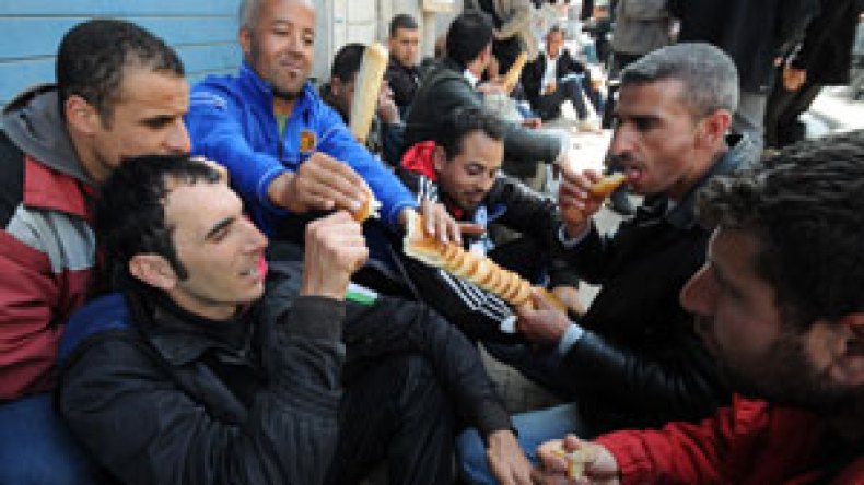 المسؤولون في نعيم والمعلمون في جحيم