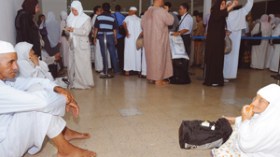 احتجاز طائرة يشرّد 450 معتمر جزائري بين جدة والمدينة