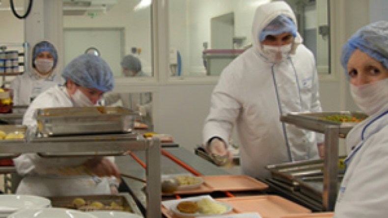 مستشفيات‭ ‬تجوّع‭ ‬مرضاها‭ ‬وأخرى‭ ‬تـُطعمهم‭ ‬بالسيروم‭ ‬و‮”‬المقارون‮”‬‭ ‬