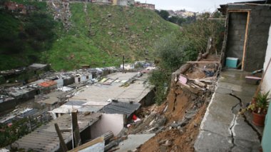 Des blessés dans l’effondrement des « habitations de la mort »