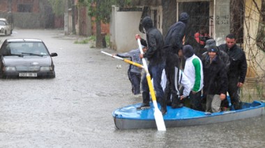 “Bateau Cassé” inondé par les eaux de pluie et d’égouts