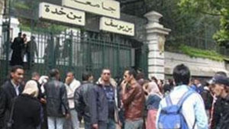 طلبة‭ ‬‮”‬الماجستير‮”‬‭ ‬يطالبون‭ ‬بتمديد‮ ‬مهلة‭ ‬إيداع‭ ‬مذكرات‭ ‬التخرج