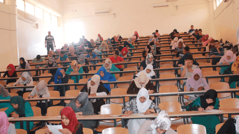 الأساتذة والطلبة للفصل في رزنامة الاختبارات الجامعية