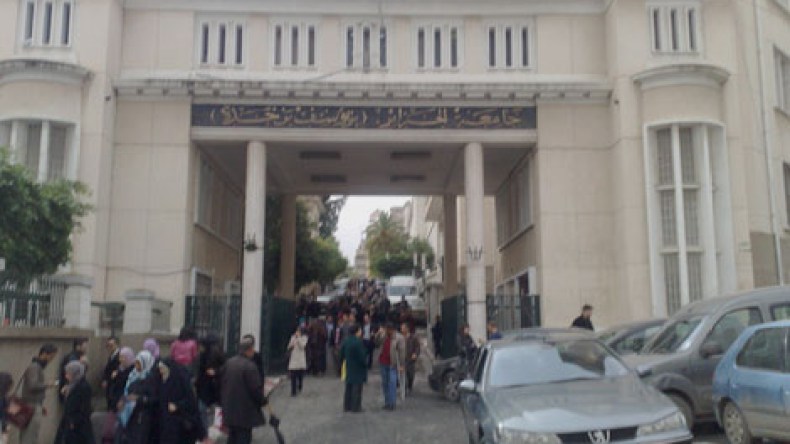 إضرابات العمال تشل التسجيلات الجامعية