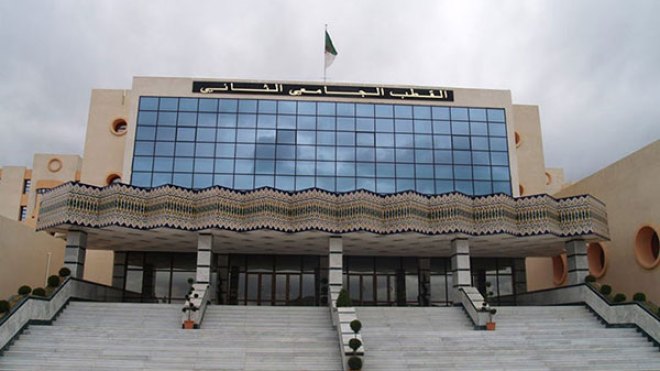 معادلة الشهادات الجامعية للطلبة الجزائريين بالخارج في أسبوع فقط