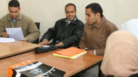 حاملو شهادات توظفهم جامعة الجزائر في رتبة حراس؟!