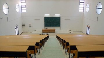 الملتقيات في جامعاتنا: من منابر علمية إلى مصانع شهادات المشاركة