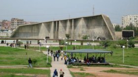 طلبة باب الزوار يمنعون حفل ملكة جمال الجامعة ويصفونه بالعار