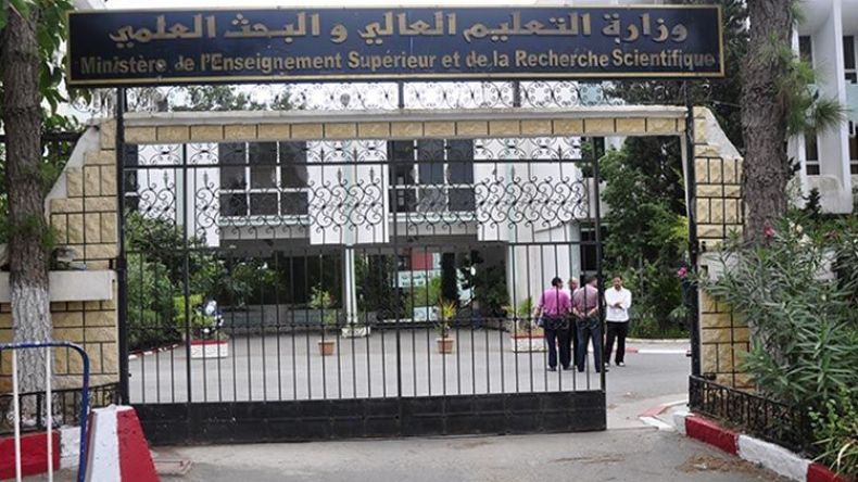 رفع حجم الساعات الإضافية لأساتذة الجامعات إلى 12 ساعة
