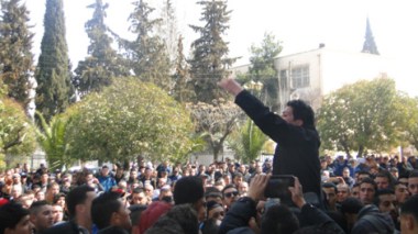 Les universitaires de Batna prennent à témoin Zeroual  lors d’une manifestation contre Sellal