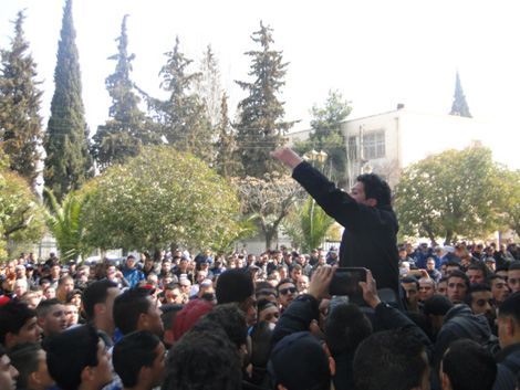 Les universitaires de Batna prennent à témoin Zeroual  lors d’une manifestation contre Sellal