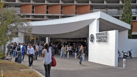 الطلبة الجزائريون في المرتبة الأولى على مستوى الجامعات الفرنسية