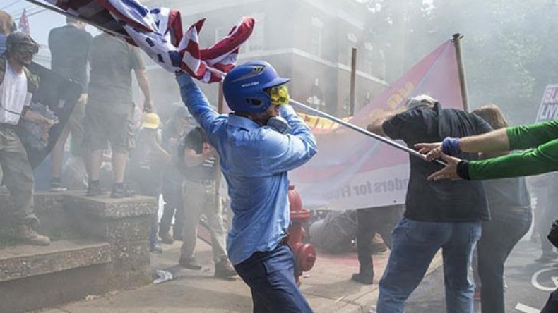 شبح حرب أهلية ثانية يطل على الولايات المتحدة